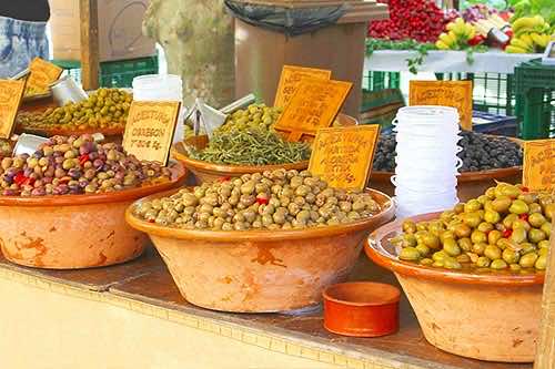 Shopping im Frischemarkt Mercat de l'Olivar 