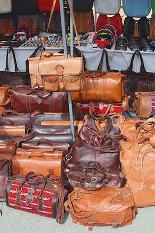 mercato delle borse in pelle a Sineu, Maiorca