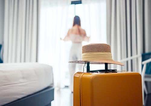 Vielleicht erwartet Sie nicht gleich ein Zimmer mit Meerblick, doch auch Last-Minute Angebote beinhalten häufig schöne Unterkünfte.