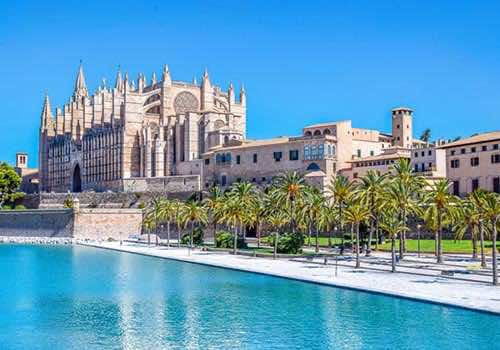 Se vuoi andare a Maiorca, non puoi perderti la Cattedrale di Palma di Maiorca: qui devi assolutamente fare una sosta!