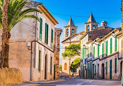 Chi prenota in anticipo può approfittare di prezzi scontati o condizioni vantaggiose per i turisti per gli alloggi e le attrazioni a Maiorca.