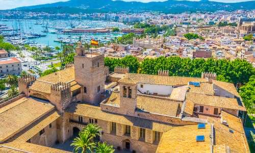 Non dovresti scegliere una destinazione specifica a Maiorca se prenoti la vacanza all'ultimo minuto.