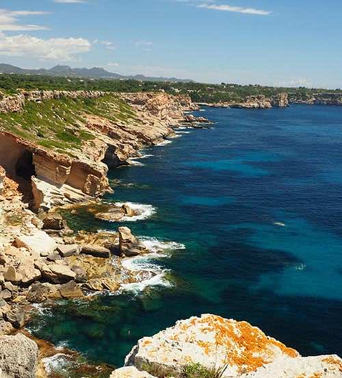 Cala Marmols con acque cristalline