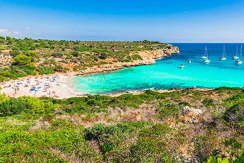 Strand in der abgelegenen Bucht von Cala Varques Mallorca