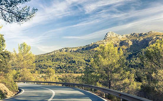 Mallorca ist perfekt geeignet für einen Familienurlaub, eine Hochzeitsreise oder einen Aktivurlaub - Sie können viele Orte um das Tramuntana-Gebirge herum entdecken!