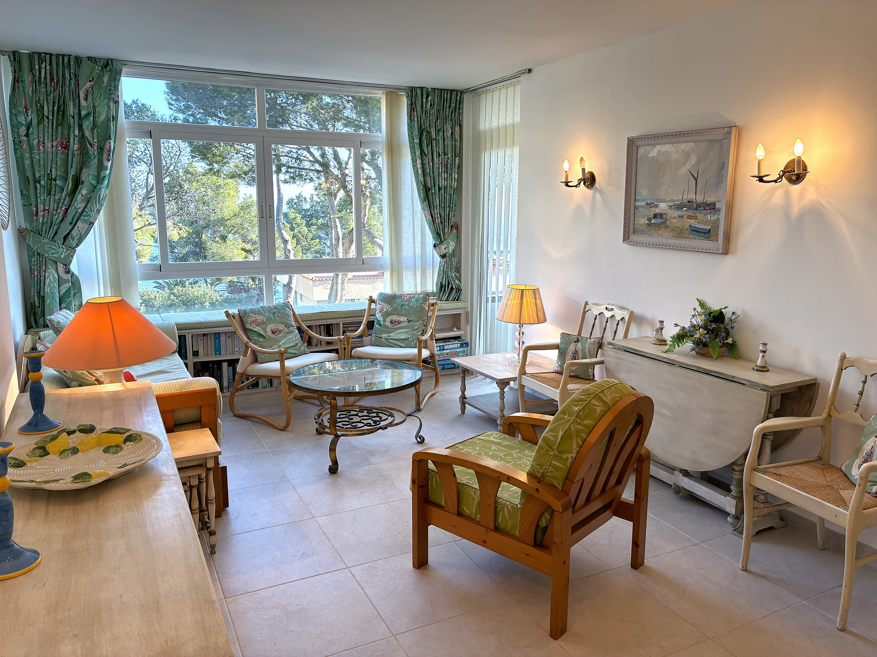 Excellent location, 1-bedroom apartment for sale, on the seafront in Illetas 10