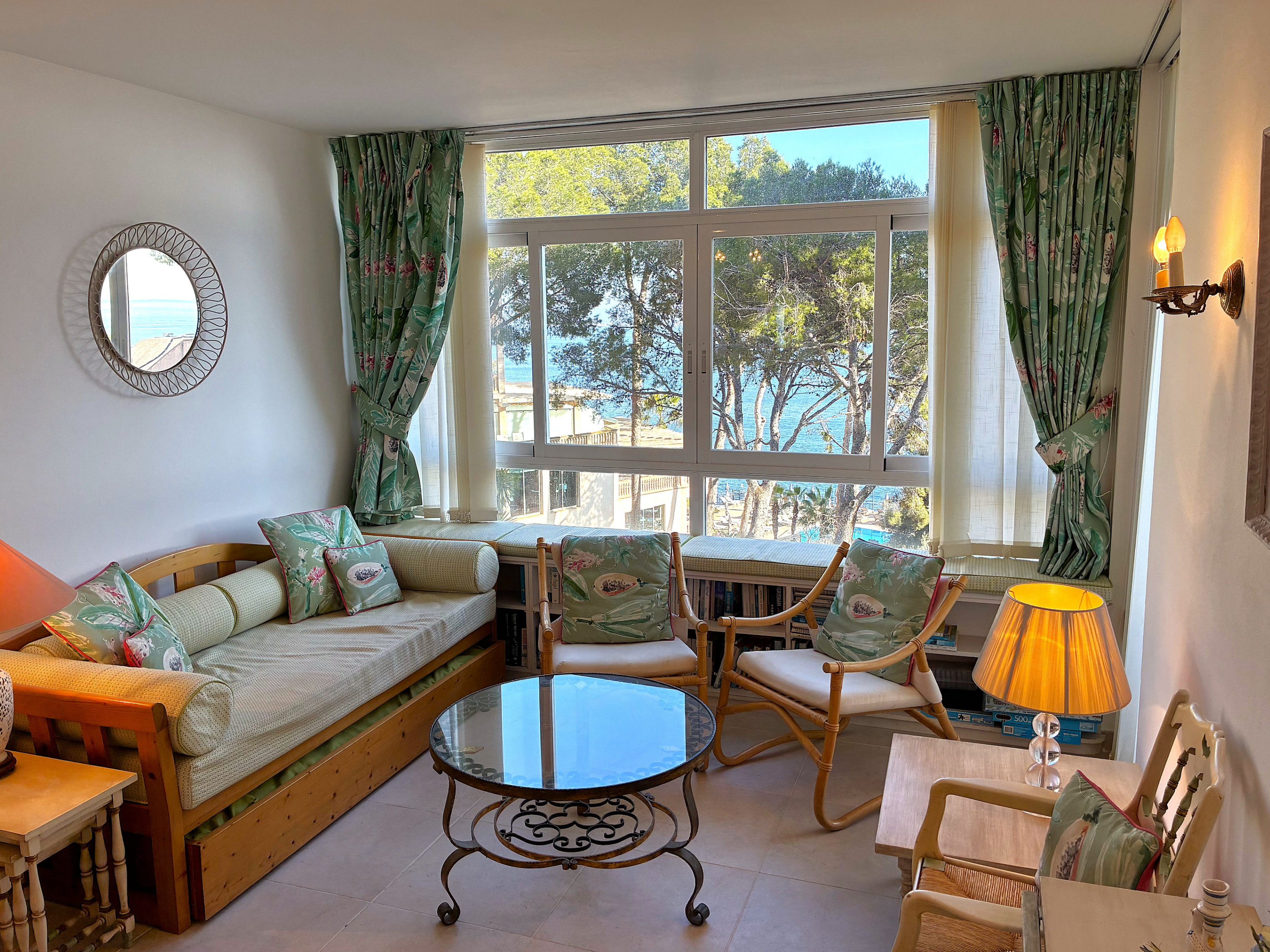 Excellent location, 1-bedroom apartment for sale, on the seafront in Illetas 12