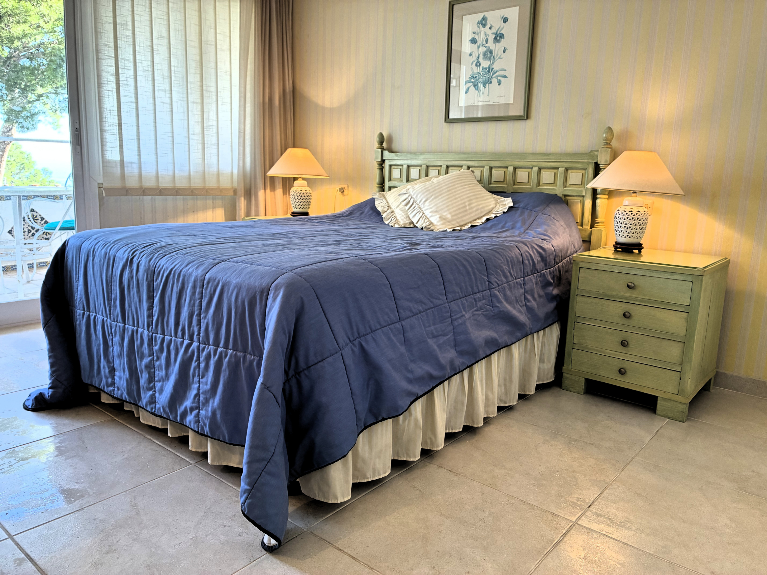 Excellent location, 1-bedroom apartment for sale, on the seafront in Illetas 17