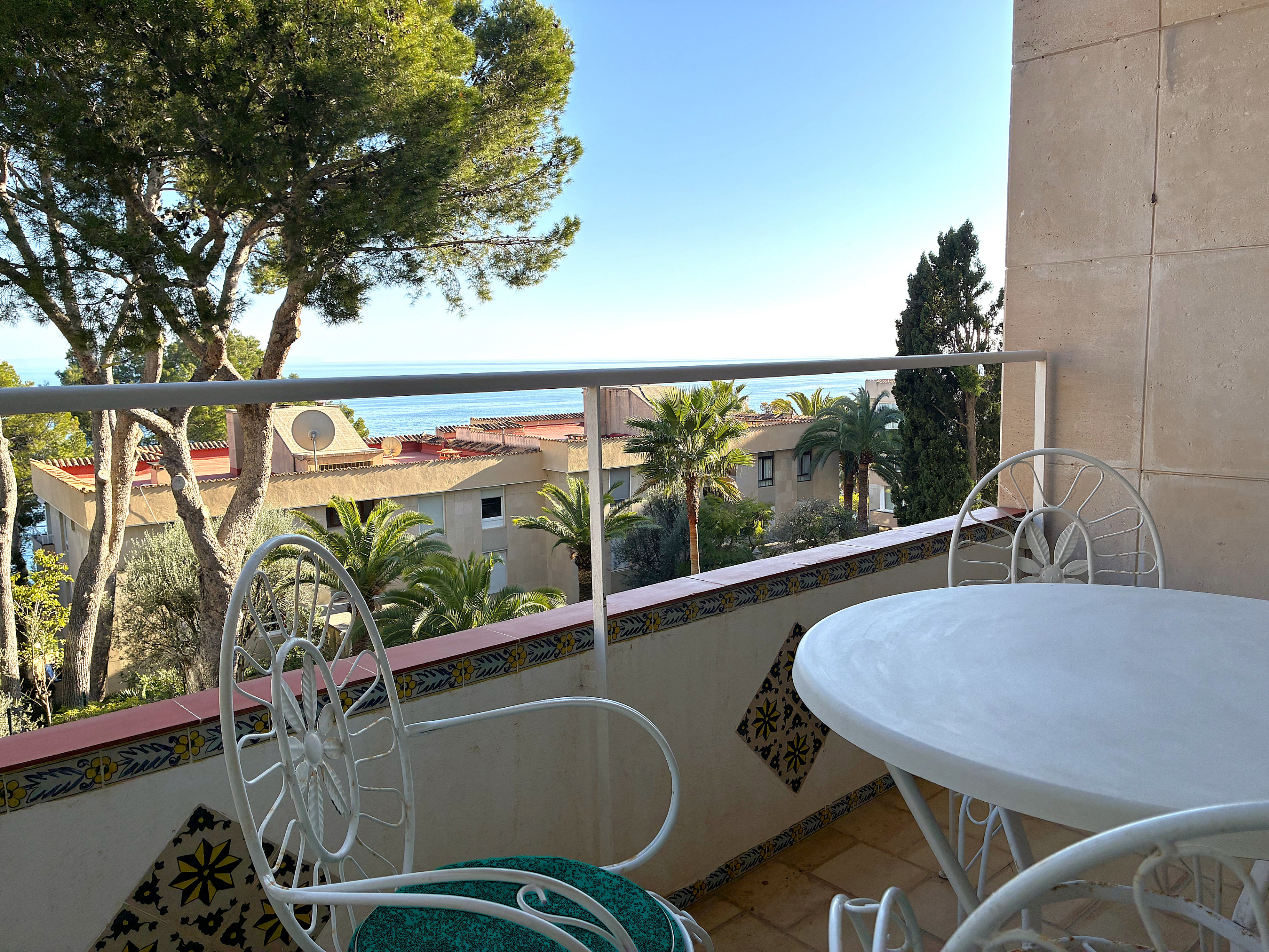 Excellent location, 1-bedroom apartment for sale, on the seafront in Illetas 19