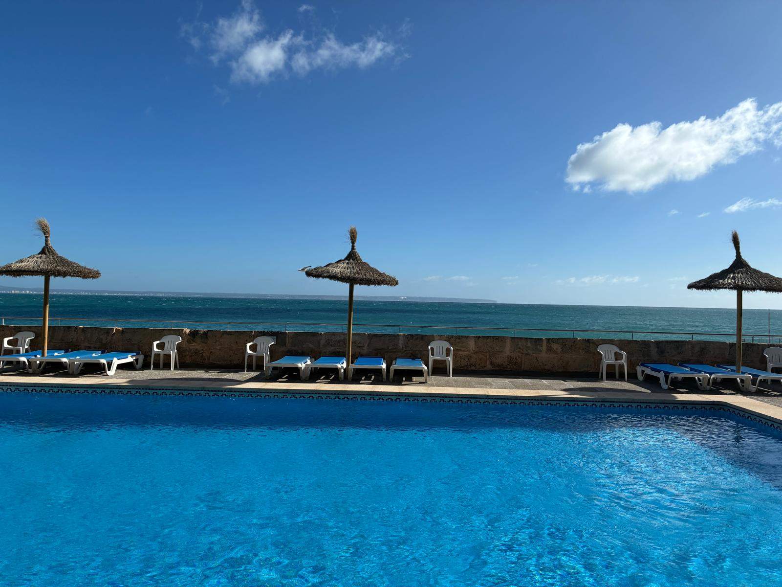 Excellent location, 1-bedroom apartment for sale, on the seafront in Illetas 2