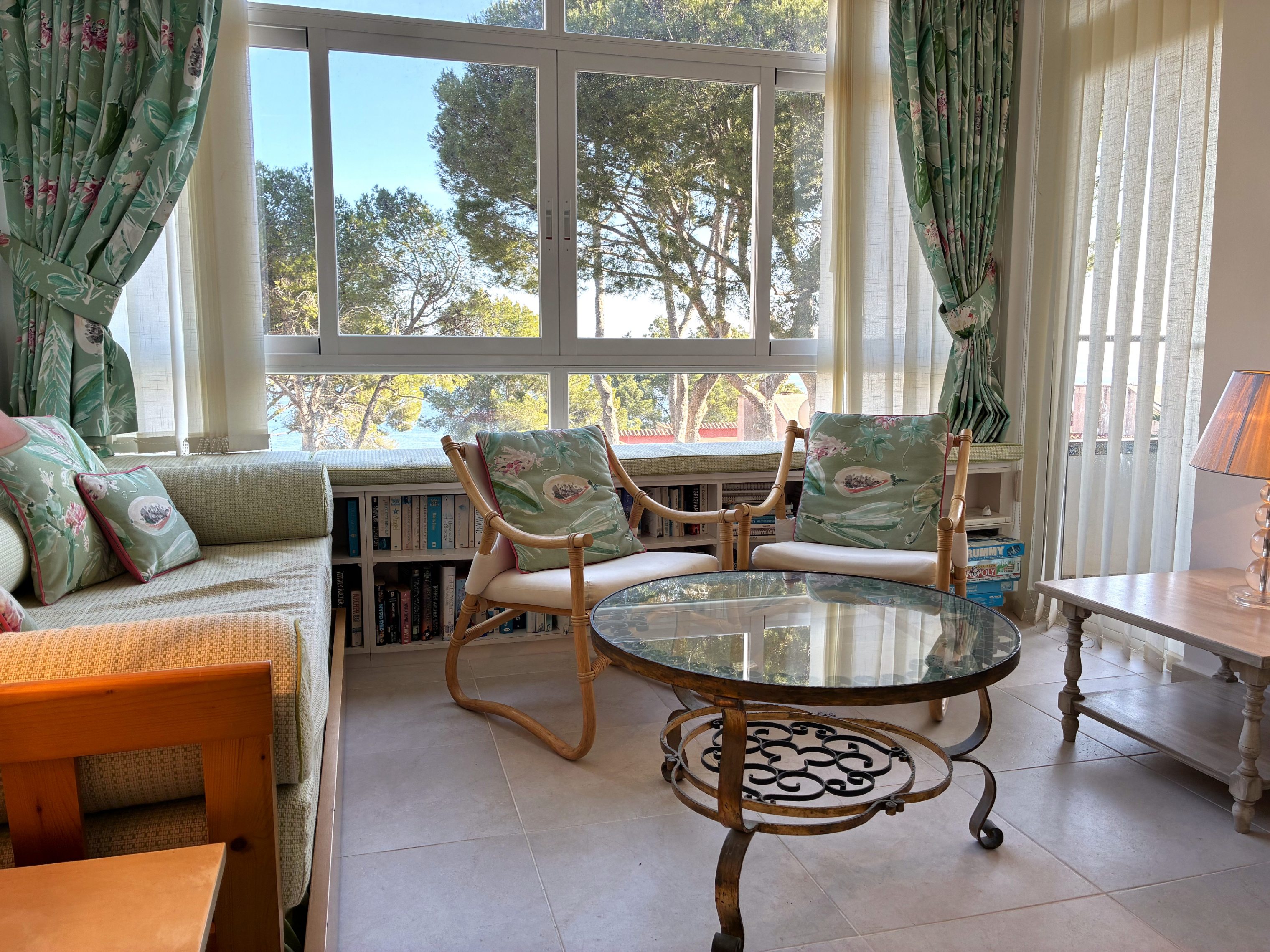 Excellent location, 1-bedroom apartment for sale, on the seafront in Illetas 8