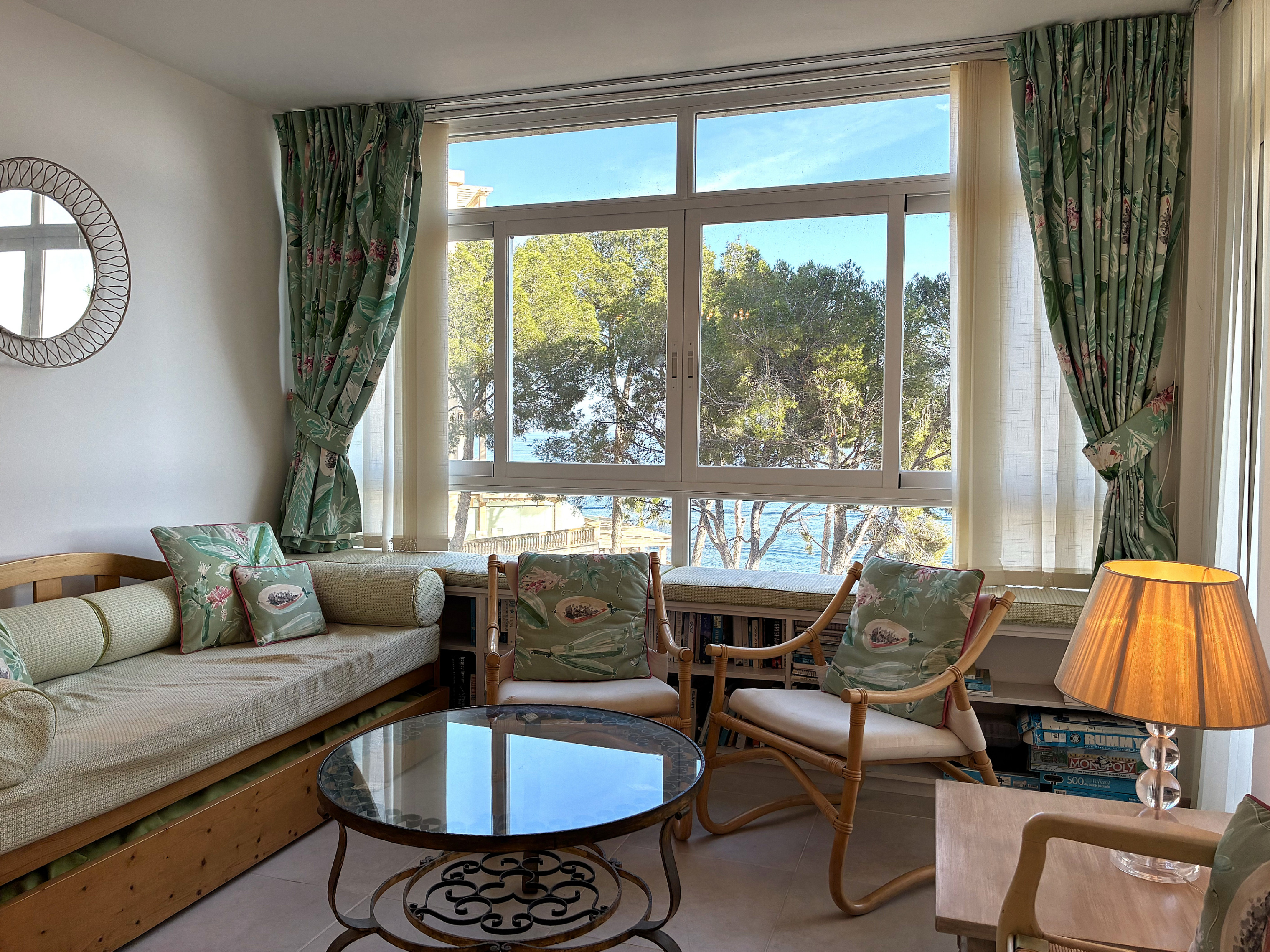 Excellent location, 1-bedroom apartment for sale, on the seafront in Illetas 9