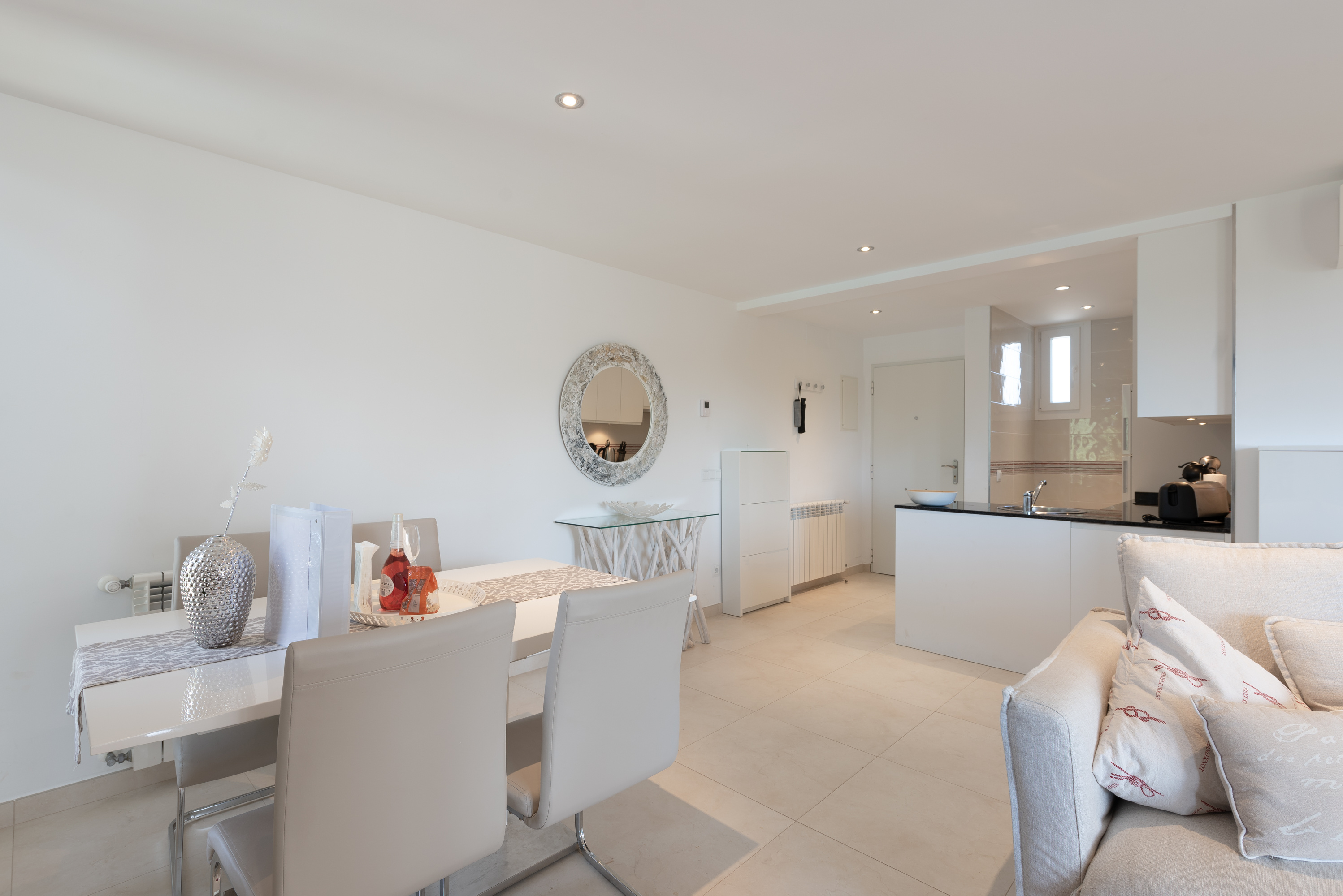 Wunderschöne Finca mit 3 Apartments und Vermietungslizenz an der Cala Anguila  13