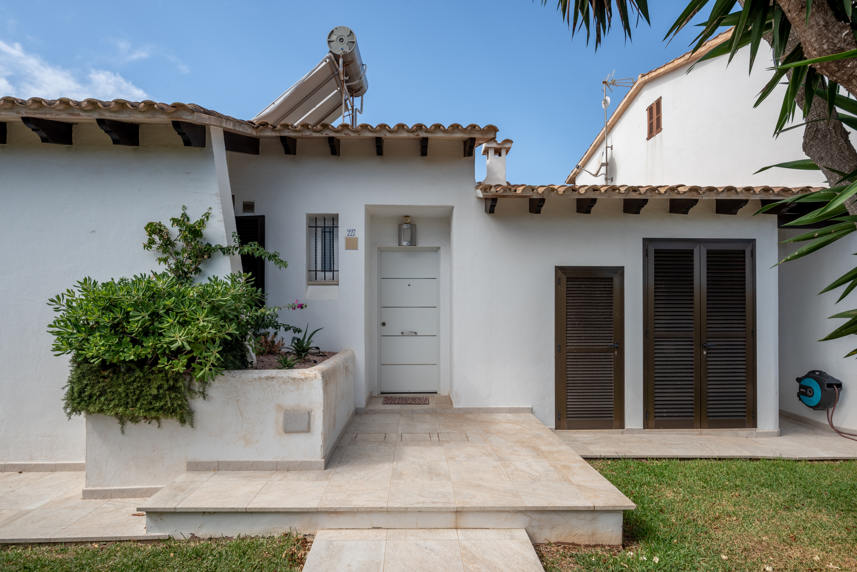 Wunderschöne Finca mit 3 Apartments und Vermietungslizenz an der Cala Anguila  2