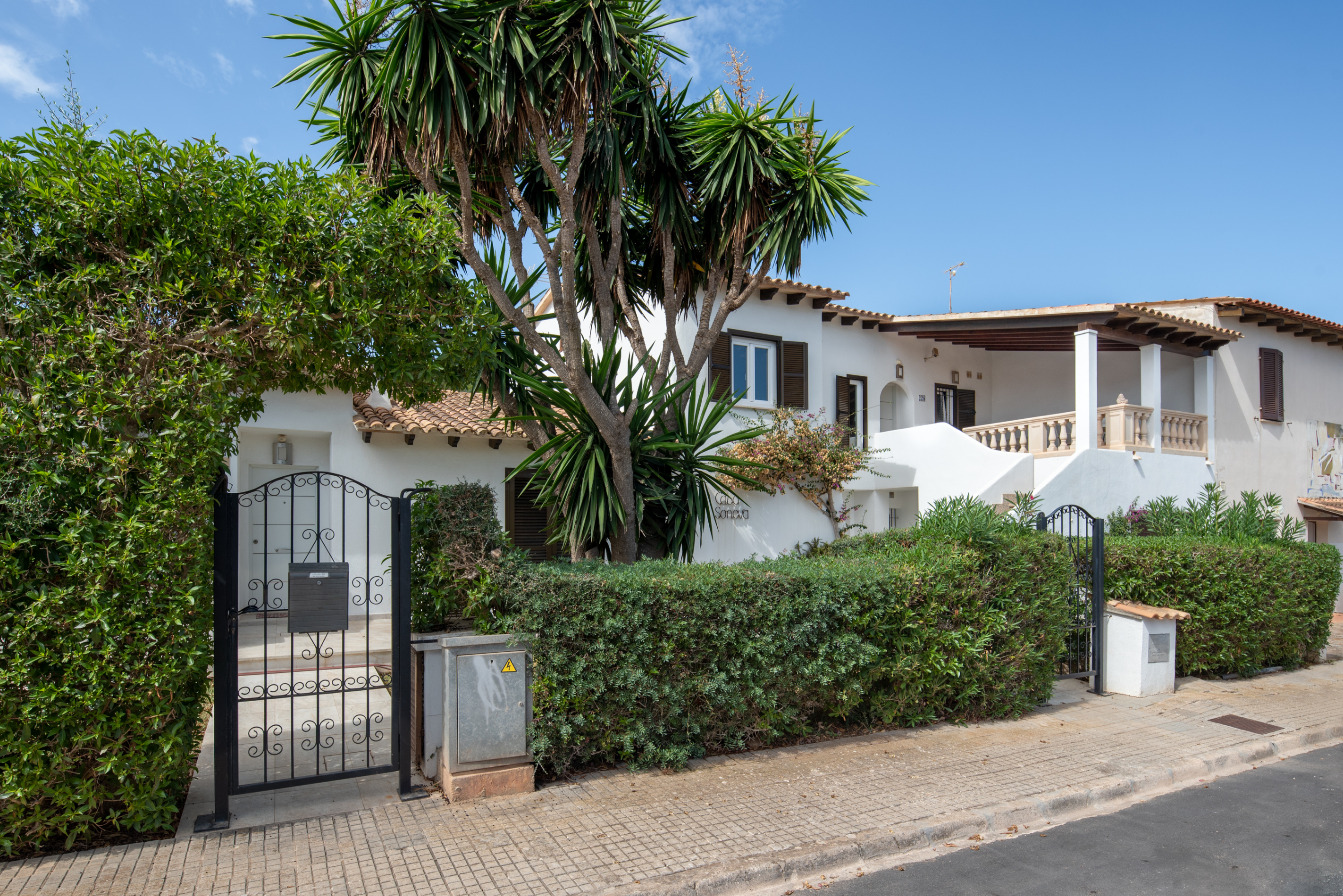 Wunderschöne Finca mit 3 Apartments und Vermietungslizenz an der Cala Anguila  3